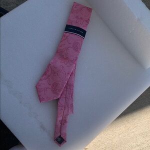 🆕 Tommy Hilfiger Pink Patterned Tie